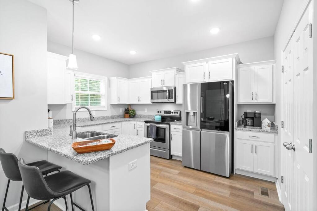 One-Of-A-Kind Smart, Cookie Themed Home For Up To 6 Clarksville Ngoại thất bức ảnh