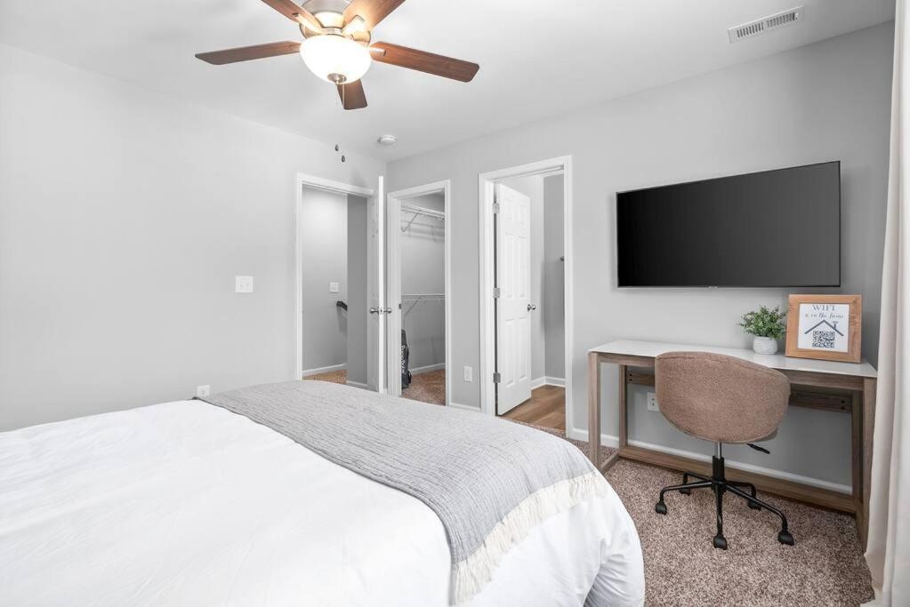 One-Of-A-Kind Smart, Cookie Themed Home For Up To 6 Clarksville Ngoại thất bức ảnh