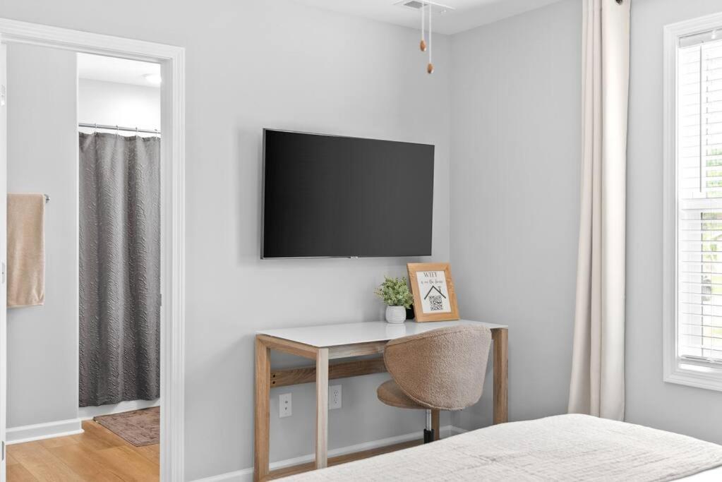 One-Of-A-Kind Smart, Cookie Themed Home For Up To 6 Clarksville Ngoại thất bức ảnh