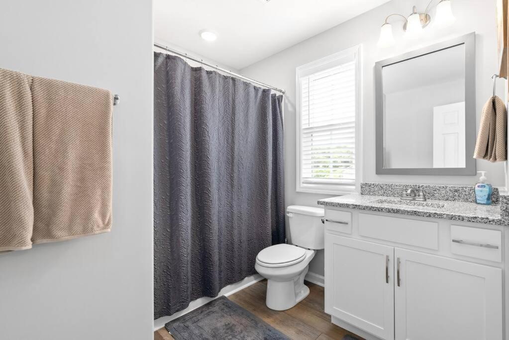One-Of-A-Kind Smart, Cookie Themed Home For Up To 6 Clarksville Ngoại thất bức ảnh