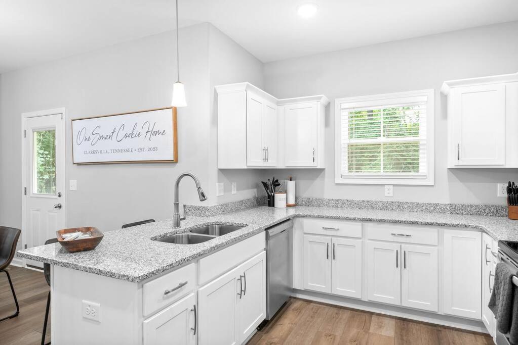 One-Of-A-Kind Smart, Cookie Themed Home For Up To 6 Clarksville Ngoại thất bức ảnh