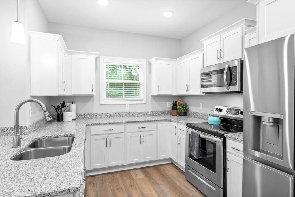 One-Of-A-Kind Smart, Cookie Themed Home For Up To 6 Clarksville Ngoại thất bức ảnh