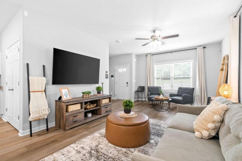 One-Of-A-Kind Smart, Cookie Themed Home For Up To 6 Clarksville Ngoại thất bức ảnh