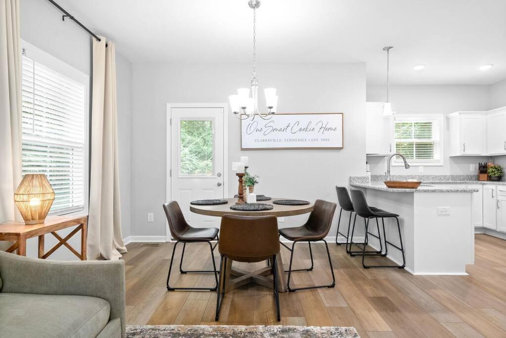 One-Of-A-Kind Smart, Cookie Themed Home For Up To 6 Clarksville Ngoại thất bức ảnh